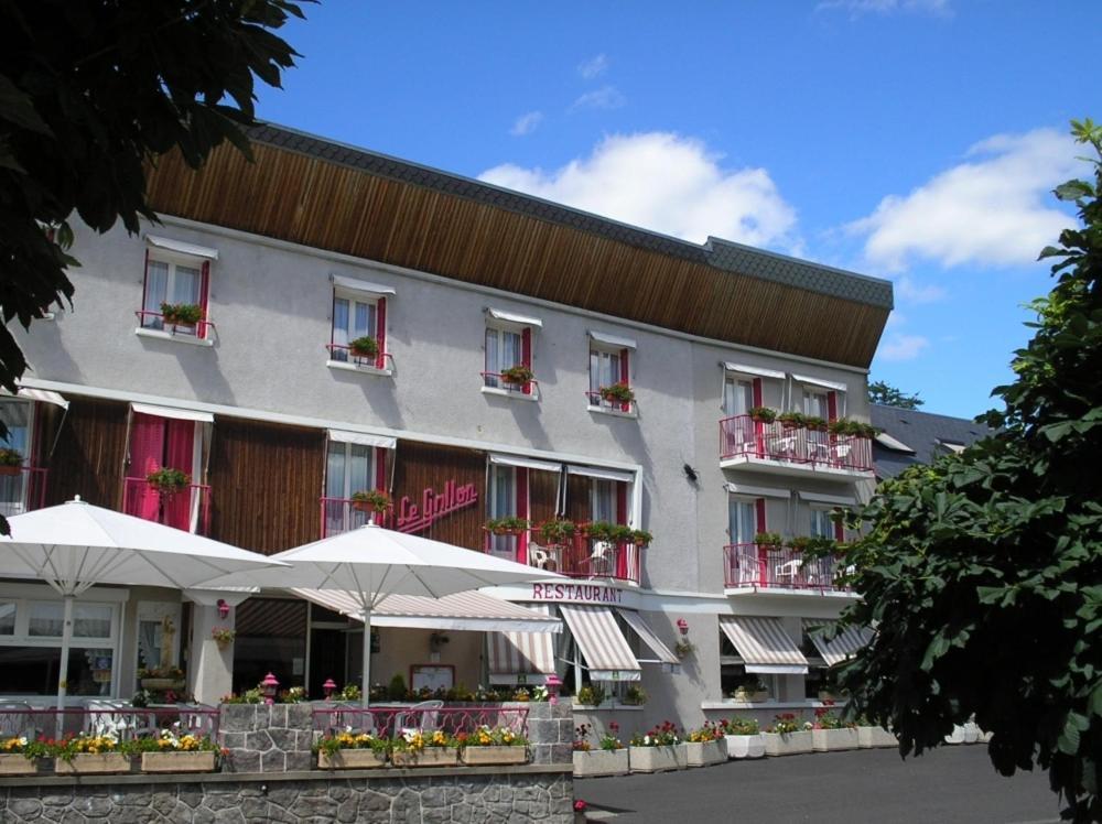 Hôtel Restaurant Le Grillon Chambon-sur-Lac Extérieur photo